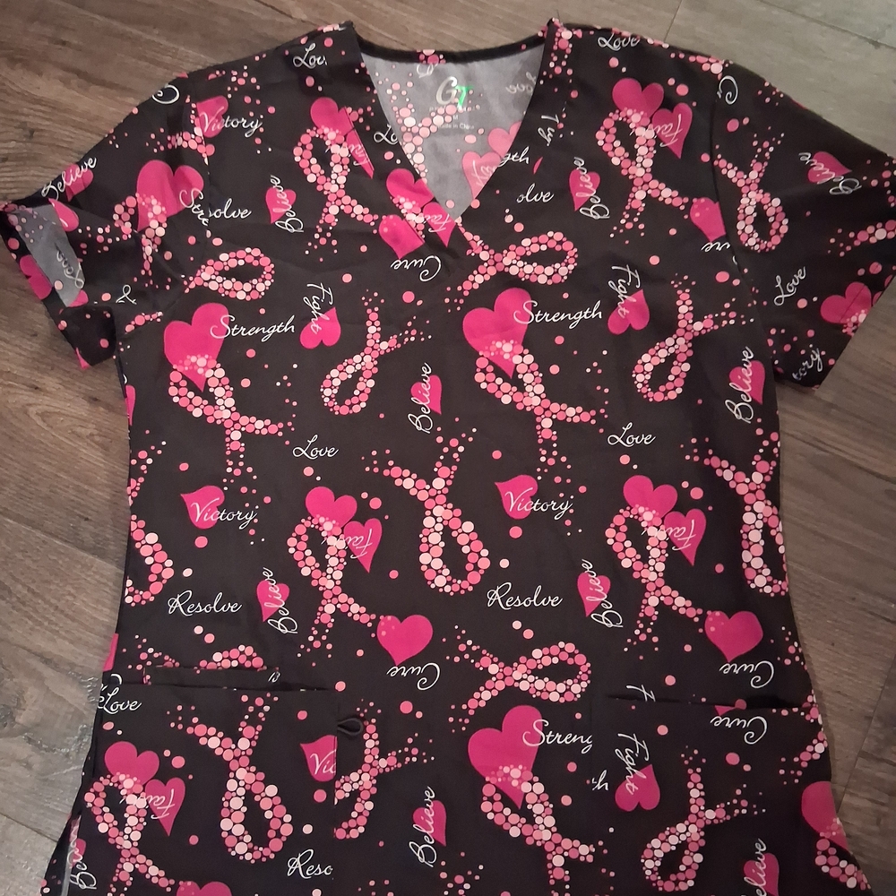 GT PERFORMANCE WOMANS BREAST CANCER SCRUB Pink Ribbon Black MED.